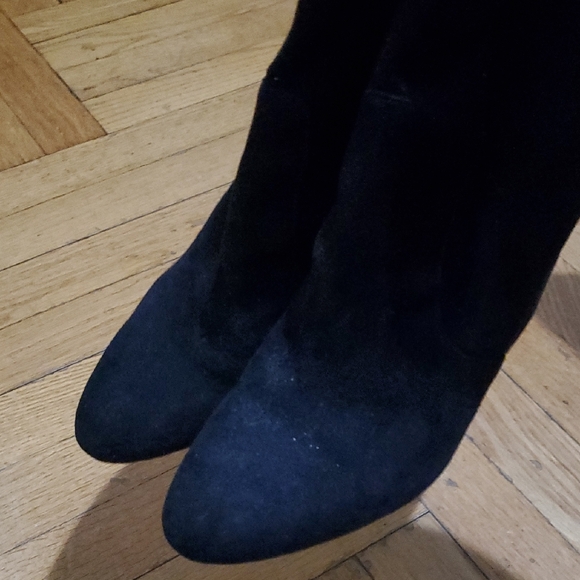 Steve Madden Black Heeled Boots with Gold Accent - Picture 6 of 6